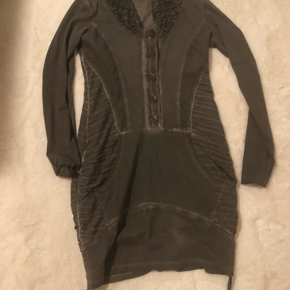 Dress - Picture 3 of 3